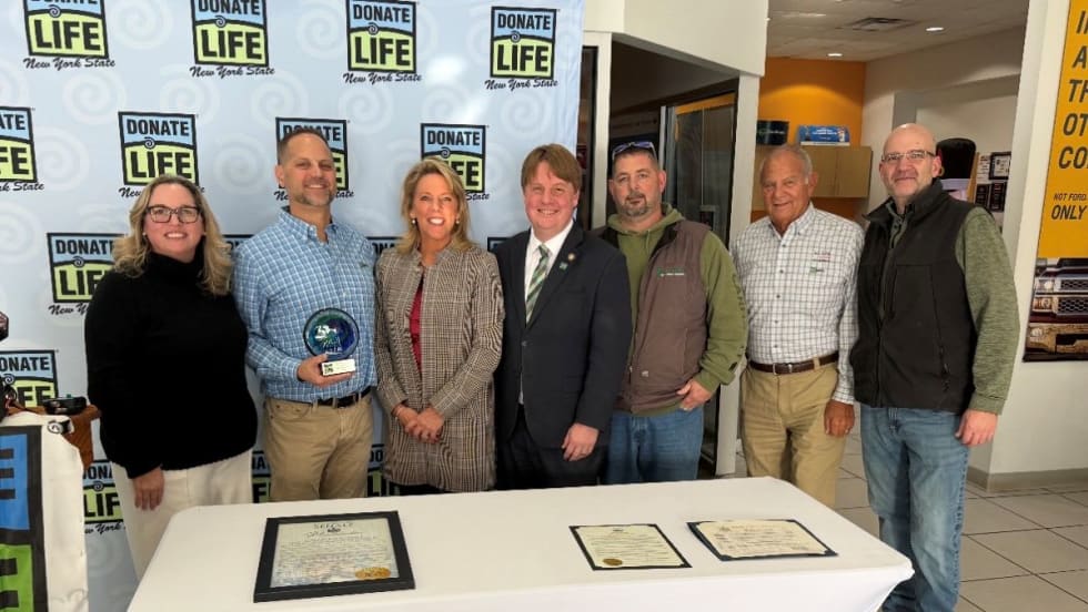 Donate Life NYS and Ellis Automotive representatives