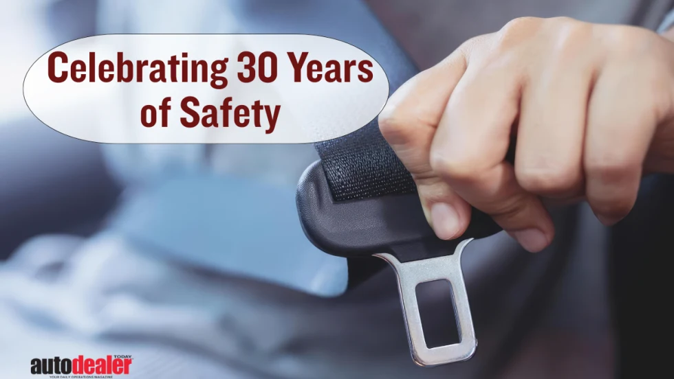 Seatbelt clip on infographic.