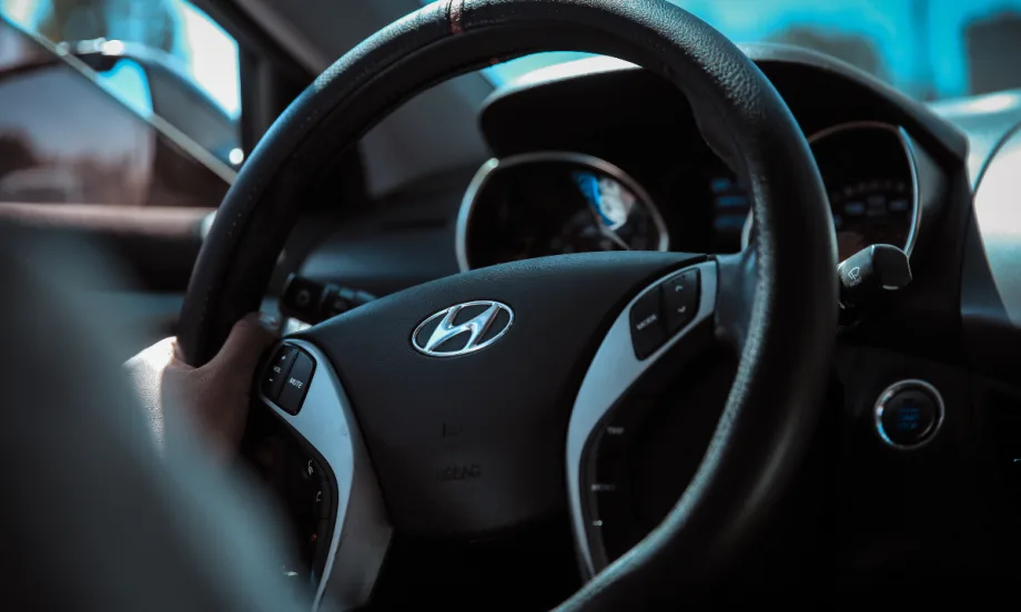 Hyundai steering wheel, black leather