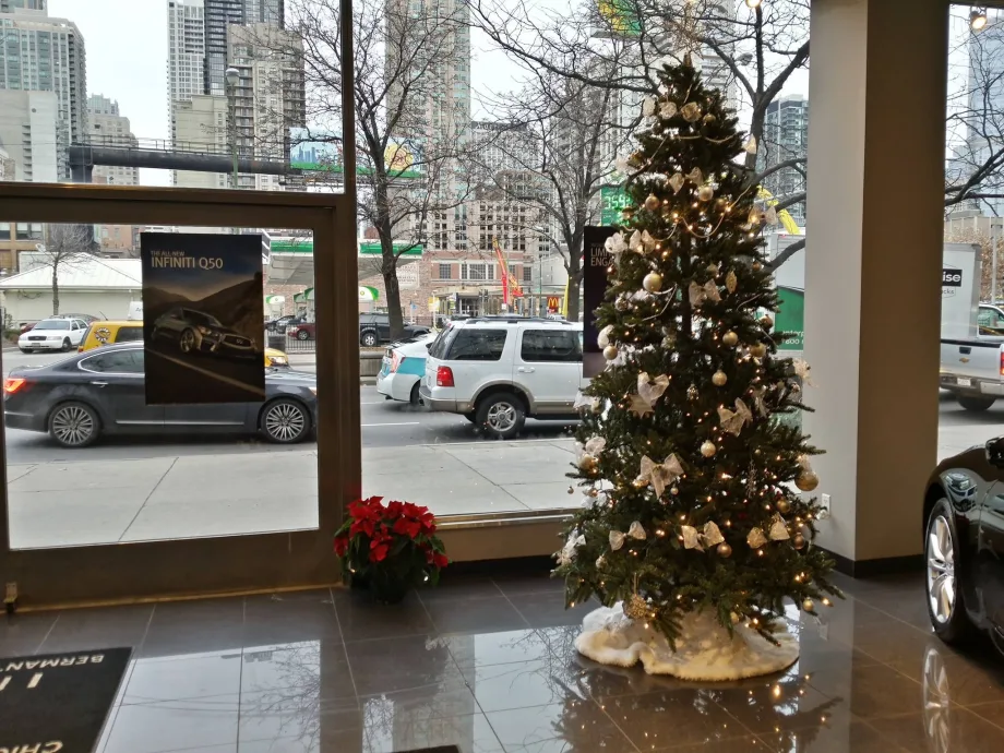 Dealers Celebrate With Holiday Cheer