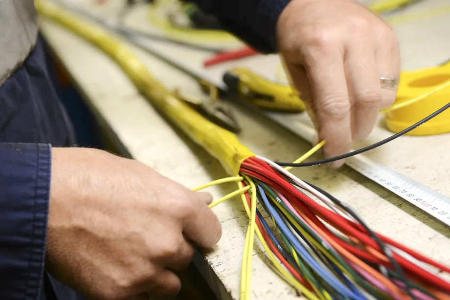 Automakers Consider Lighter, Machine-Made Wire Harnesses