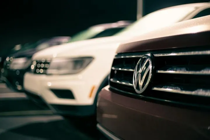 Calif. Dealer Group Challenges Scout Direct Sales