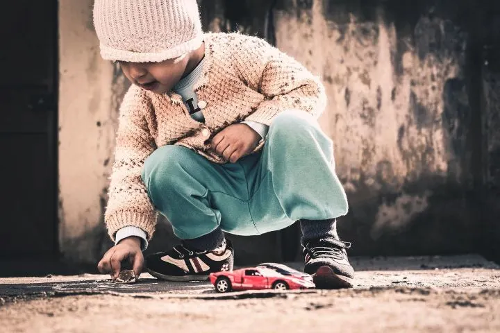 Many Kids Unrestrained on the Road