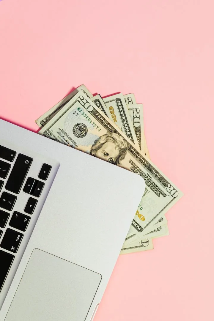 Online Merchandising Key to Capture Buyers