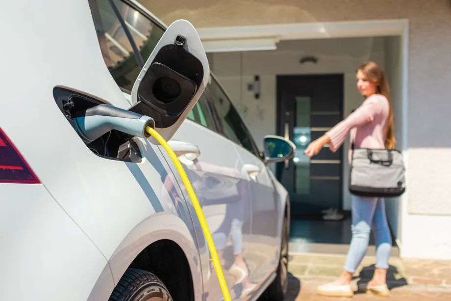 GM, Ford in Electric Grid-Backing Partnership