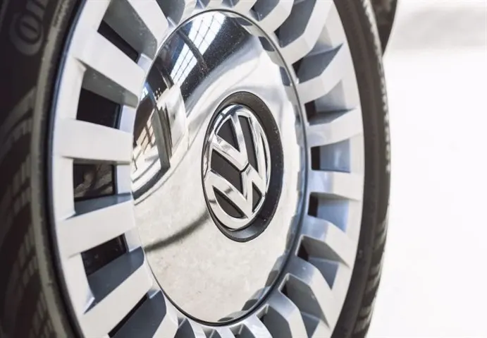 VW Dealers Support Imperiled North America CEO