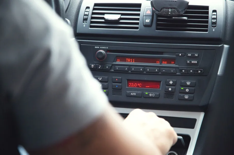 EV Makers Pressed to Keep AM Radio in Models