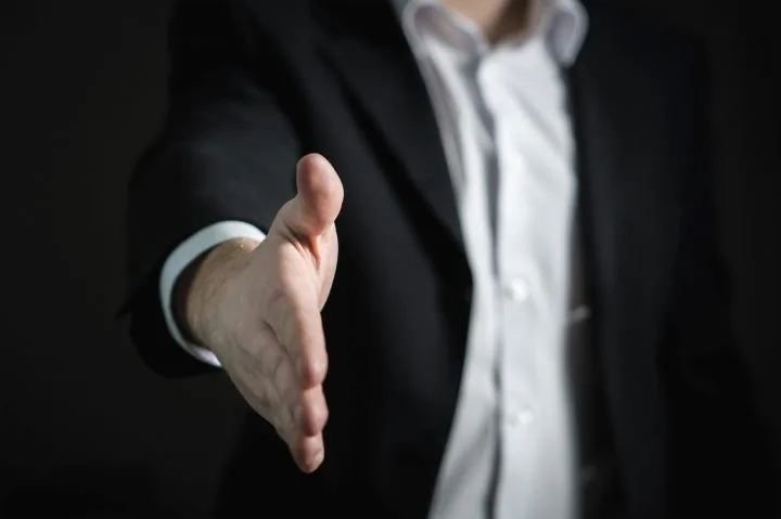 How to Adopt a One-Person Sales Model