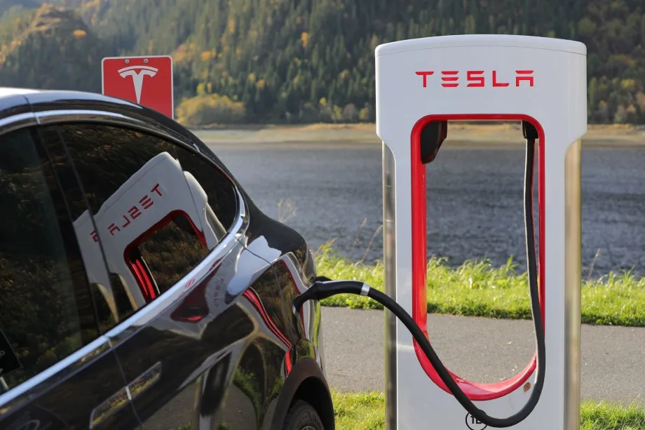 Non-Tesla EV Owners to Use Its Chargers