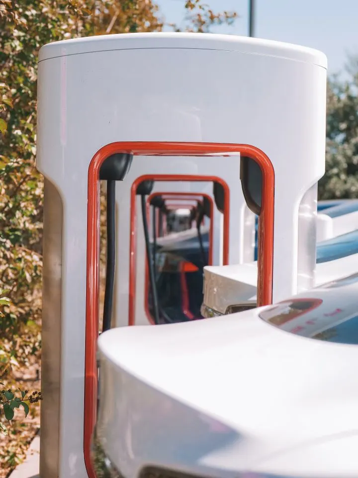 GM Joins Ford in Tesla EV Charger Deal