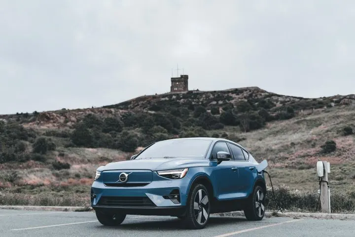 Hundreds of Volvos Could Careen Out of Control